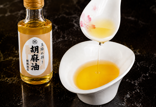 玉締め搾り胡麻油 165g 【卓上ビン】